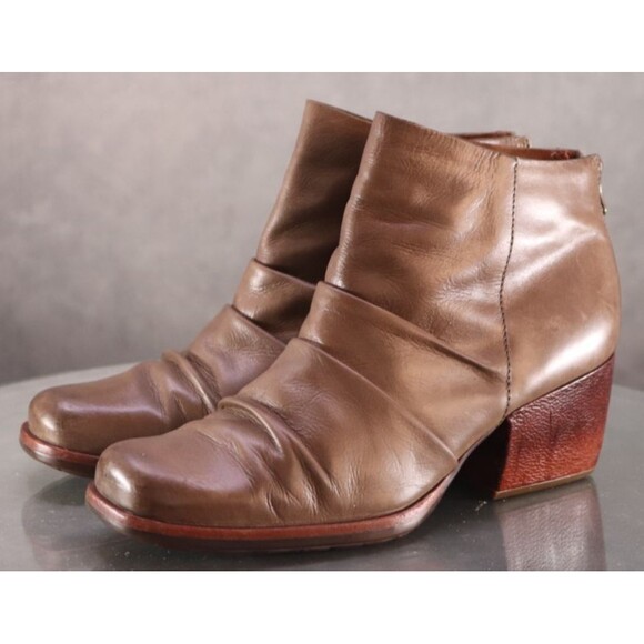 Kork Ease Women's Slouch Heeled Boots Size 9.5 Leather Taupe Tan